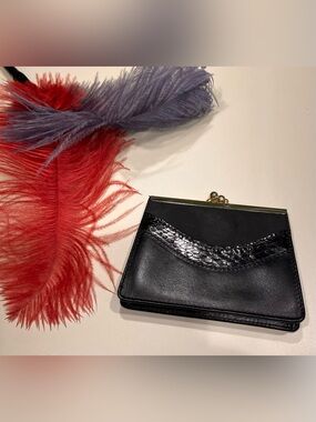 R & R Black Leather Kiss-Lock Coin Purse